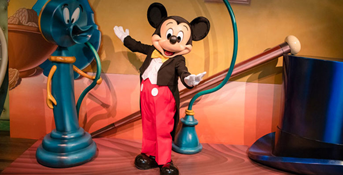 納屋を改造したムービーバーンではミッキーの主演映画の予告編を上映中。ミッキーと写真撮影が楽しめます。のイメージ画像