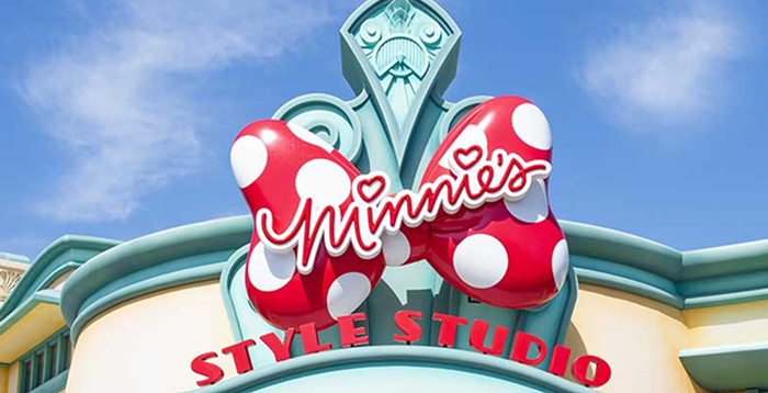 ファッションデザイナーとして活躍するミニーのオフィスやワークルームを見学した後、おしゃれなファッションに身を包んだミニーと写真を撮ることができます。のイメージ画像