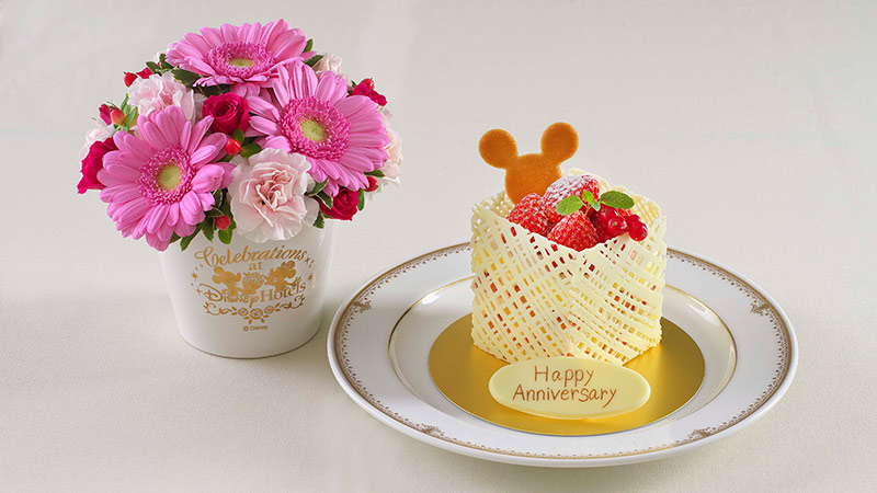 케이크와 꽃으로 생일이나 기념일을 축하할 수 있는 디즈니호텔만의 플랜도 있습니다.