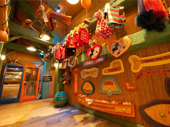 Take a keepsake photo at Mickey's House and Meet Mickey in Toontown