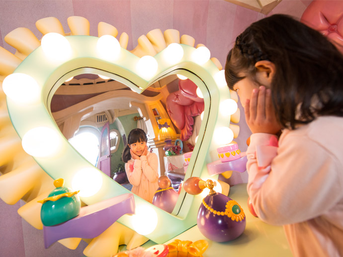 After visiting Mickey, take a look at Minnie's House in Toontown