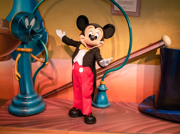 Take a keepsake photo at Mickey's House and Meet Mickey in Toontown