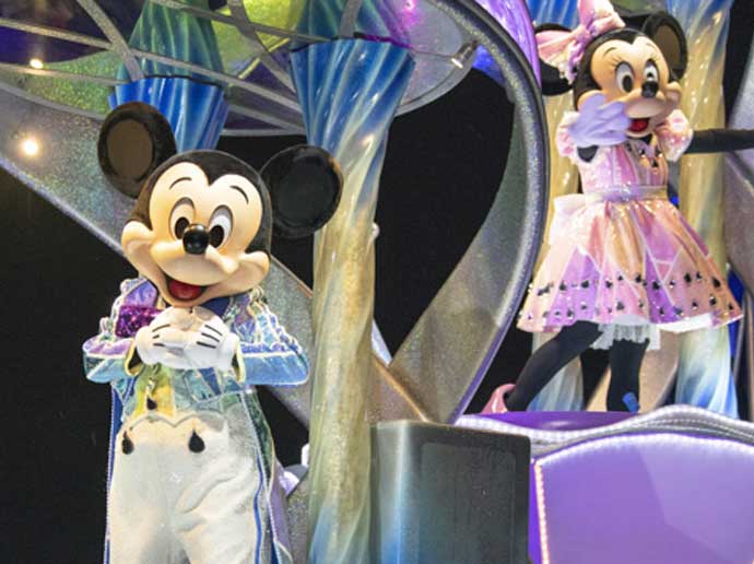 A fantastical mini parade presented only on rainy nights. Nightfall Glow at Tokyo Disneyland