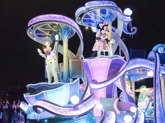 A fantastical mini parade presented only on rainy nights. Nightfall Glow at Tokyo Disneyland