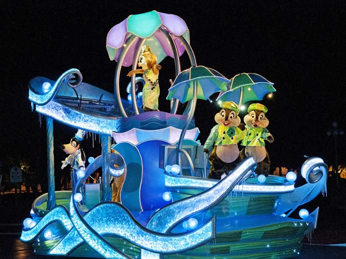 A fantastical mini parade presented only on rainy nights. Nightfall Glow at Tokyo Disneyland