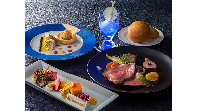 東京ディズニーリゾート・バケーションパッケージに、「ブルーバイユー・レストラン」の食事に、40周年の記念品が付いたプランが登場！