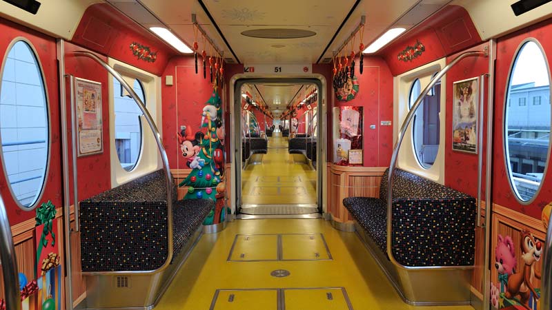 迪士尼圣诞节彩绘列车