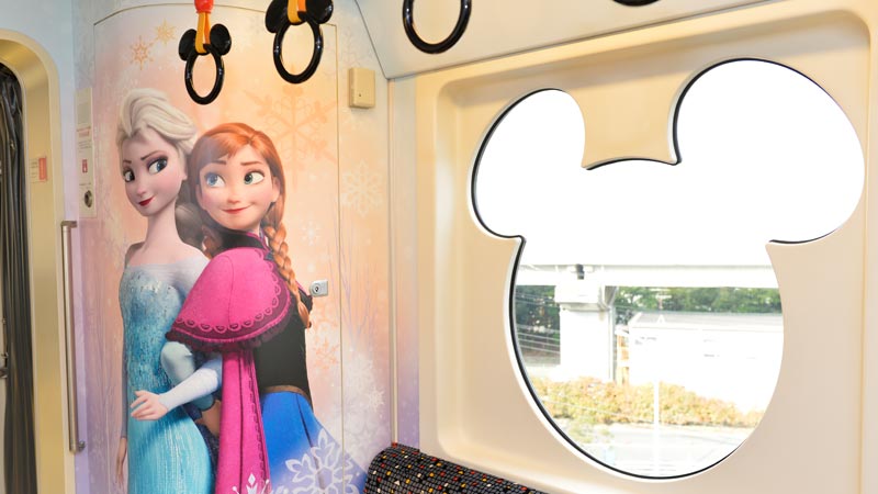 安娜与艾莎的冰雪梦幻彩绘列车