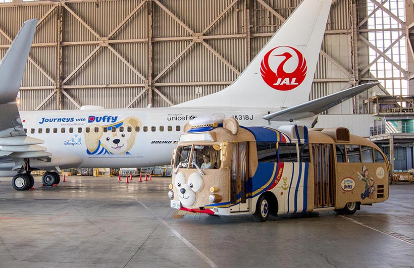 公式】ダッフィーと空の旅へ！本日「JALハッピージャーニー ...