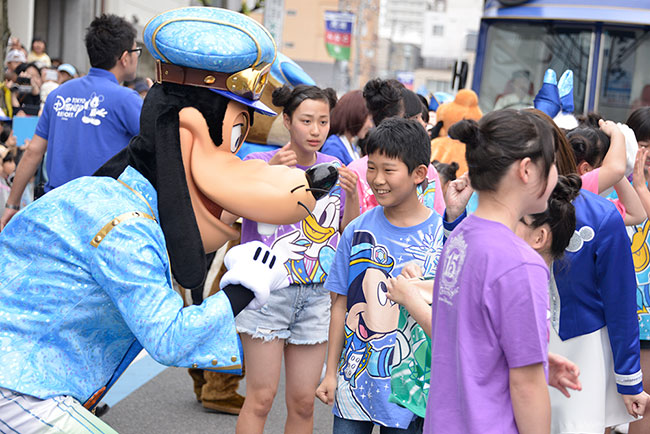 「東京ディズニーシー15周年スペシャルパレード“ザ・イヤー・オブ・ウィッシュ”」の「尾道みなと祭り」のキッズダンサーの様子１