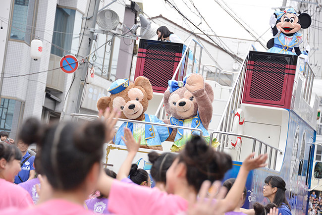 「東京ディズニーシー15周年スペシャルパレード“ザ・イヤー・オブ・ウィッシュ”」の「尾道みなと祭り」の様子４