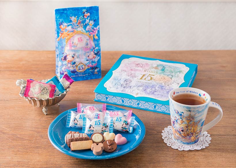 「東京ディズニーシー15周年“ザ・イヤー・オブ・ウィッシュ”」のお菓子やマグカップのスペシャルグッズ