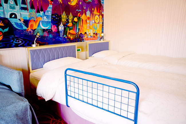 グランドオープンした「東京ディズニーセレブレーションホテル：ウィッシュ」のベッドガードの画像