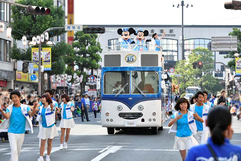 「東京ディズニーシー15周年スペシャルパレード “ザ・イヤー・オブ・ウィッシュ”」の様子１