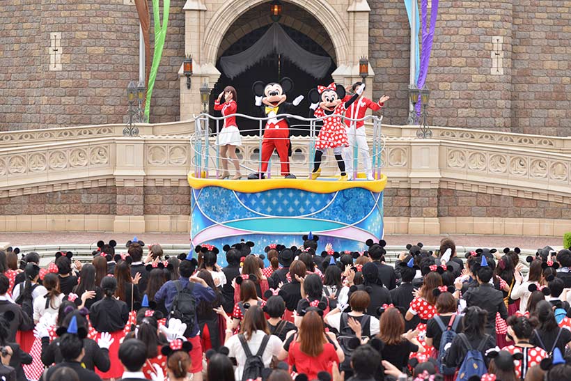 公式 ミッキーマウスとミニーマウスの仮装ゲストが大集合 東京ディズニーリゾート ブログ 東京ディズニーリゾート