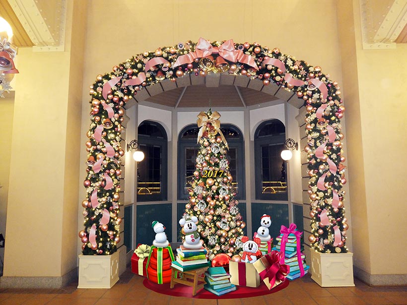 ディズニーリゾートライン,クリスマスのデコレーション