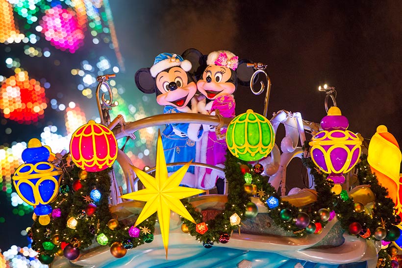 「カラー・オブ・クリスマス」のミッキーマウスとミニーマウスの画像