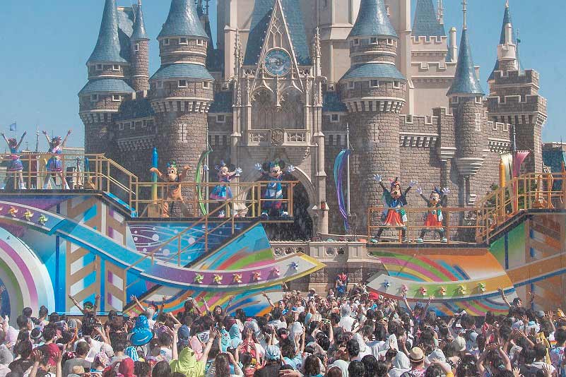 公式】東京ディズニーリゾート35周年“Happiest Celebration!” 新しい夜のエンターテイメント「Celebrate! Tokyo  Disneyland」が、7月10日（火）より いよいよスタート｜東京ディズニーリゾート・ブログ | 東京ディズニーリゾート