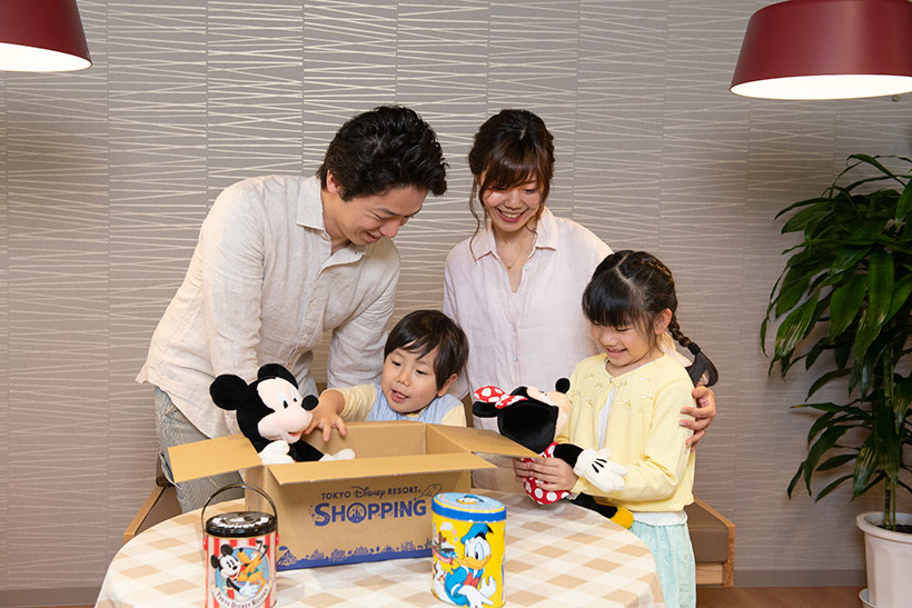 東京ディズニーリゾート・アプリでおみやげを自宅に配送した家族の画像